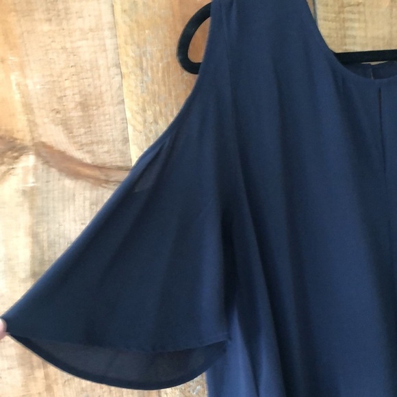 NAVY blouse with peekaboo shoulder plus size - Picture 2 of 9